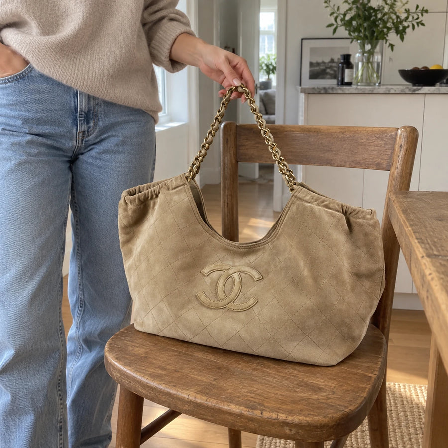 Bolsa hobo bege em casa