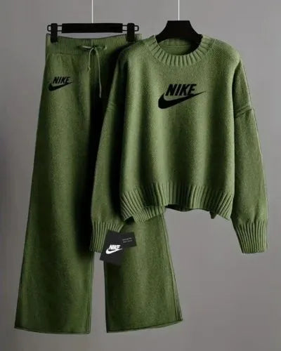 Nike Cropped Knit Set