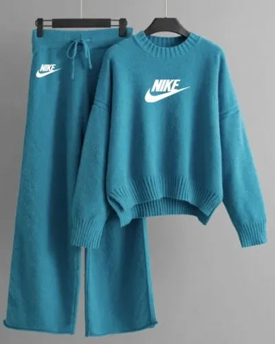 Nike Cropped Knit Set